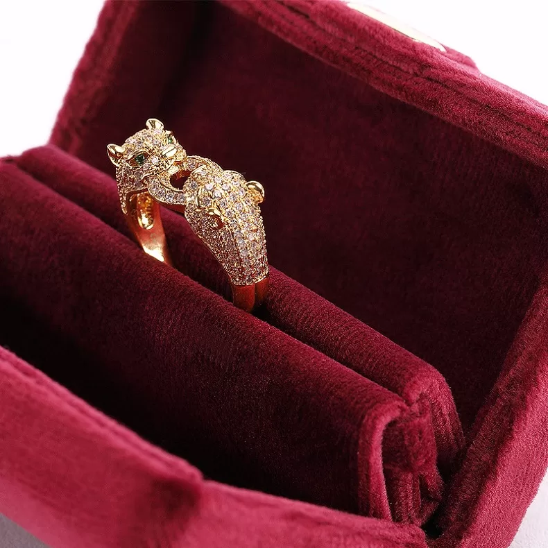 Wholesale velvet jewelry boxes stacked in red and blue colors