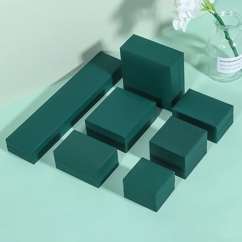 Large emerald green jewelry set box for necklace and earrings