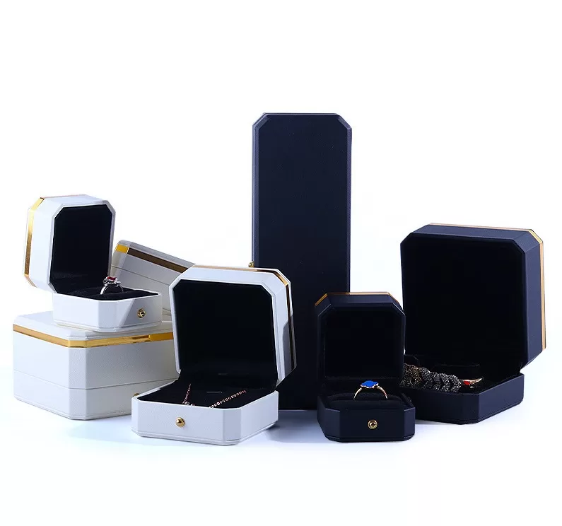 white faux leather jewellery box, women's white jewelry box, custom ring box for proposal, best way to pack jewelry