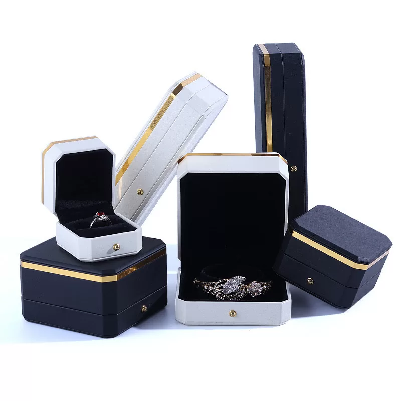 white faux leather jewellery box, women's white jewelry box, custom ring box for proposal, best way to pack jewelry