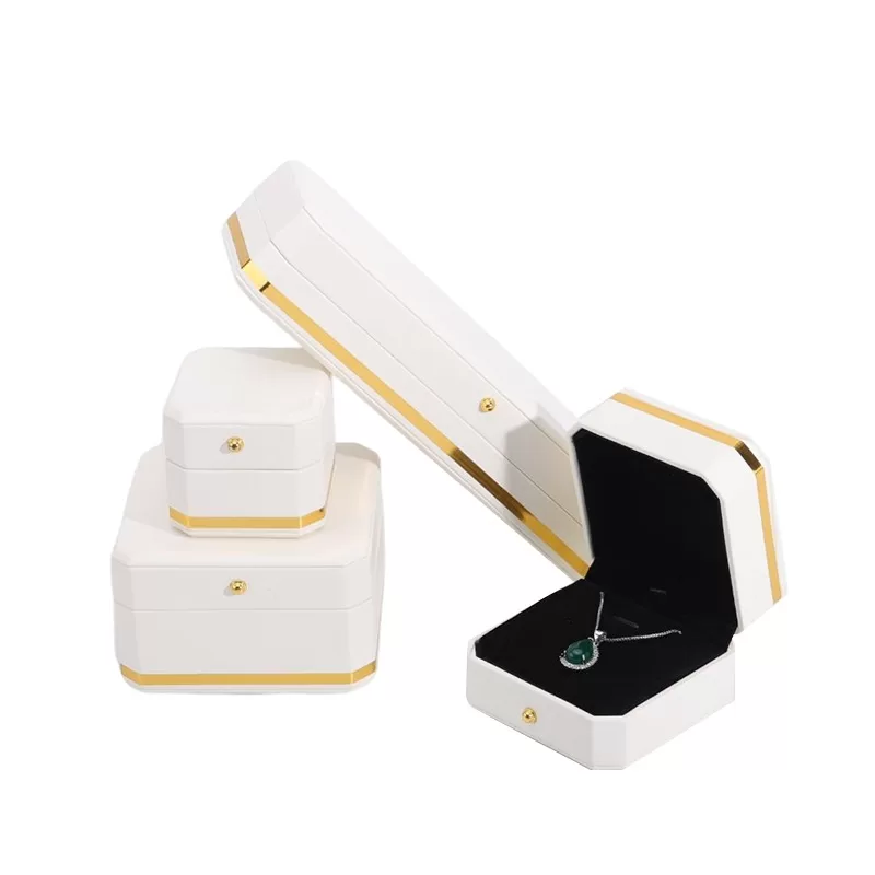 white faux leather jewellery box, women's white jewelry box, custom ring box for proposal, best way to pack jewelry
