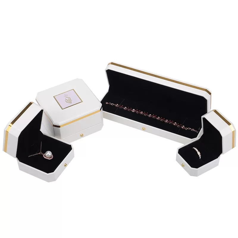 white faux leather jewellery box, women's white jewelry box, custom ring box for proposal, best way to pack jewelry