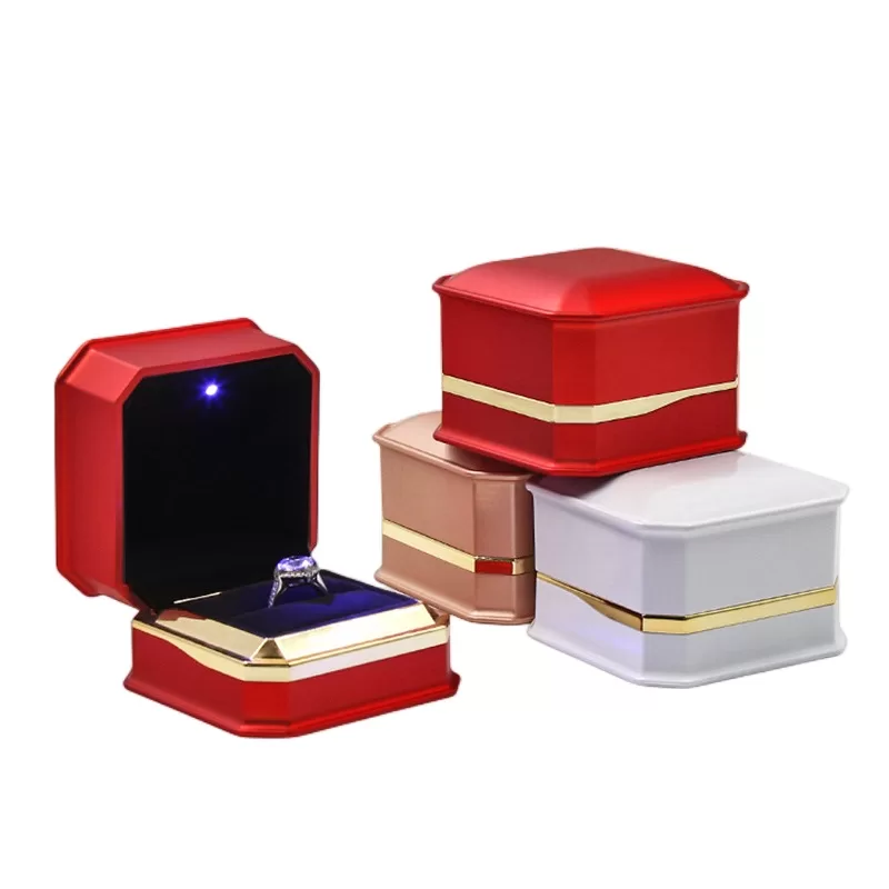 lightbox necklace, jewellery packaging supplies, valentine's day treat boxes, rocksbox jewelry with light