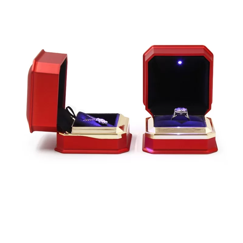 lightbox necklace, jewellery packaging supplies, valentine's day treat boxes, rocksbox jewelry with light