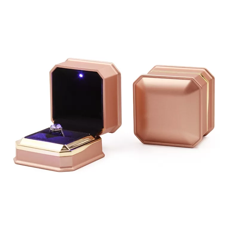 lightbox necklace, jewellery packaging supplies, valentine's day treat boxes, rocksbox jewelry with light