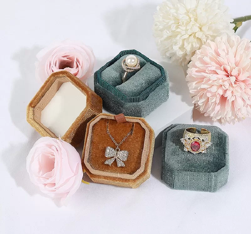 corduroy texture on jewelry packaging