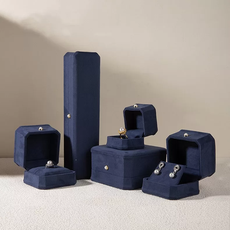 Luxury microfiber jewelry box with logo engraving,OEM/ODM microfiber jewelry gift box wholesale,Waterproof microfiber travel jewelry case,Custom microfiber jewelry box with velvet lining