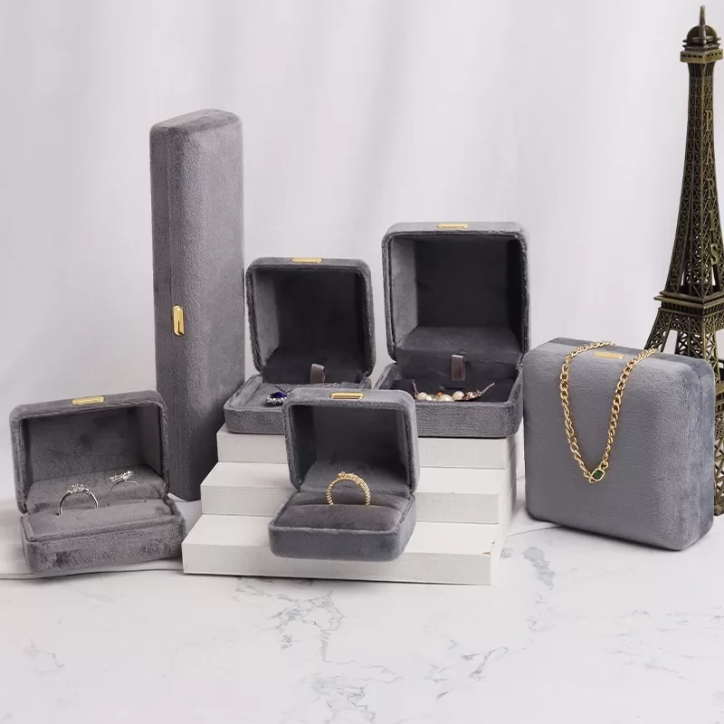 navy blue velvet ring box,customised jewellery packaging,christmas gift box earrings,luxury jewelry storage