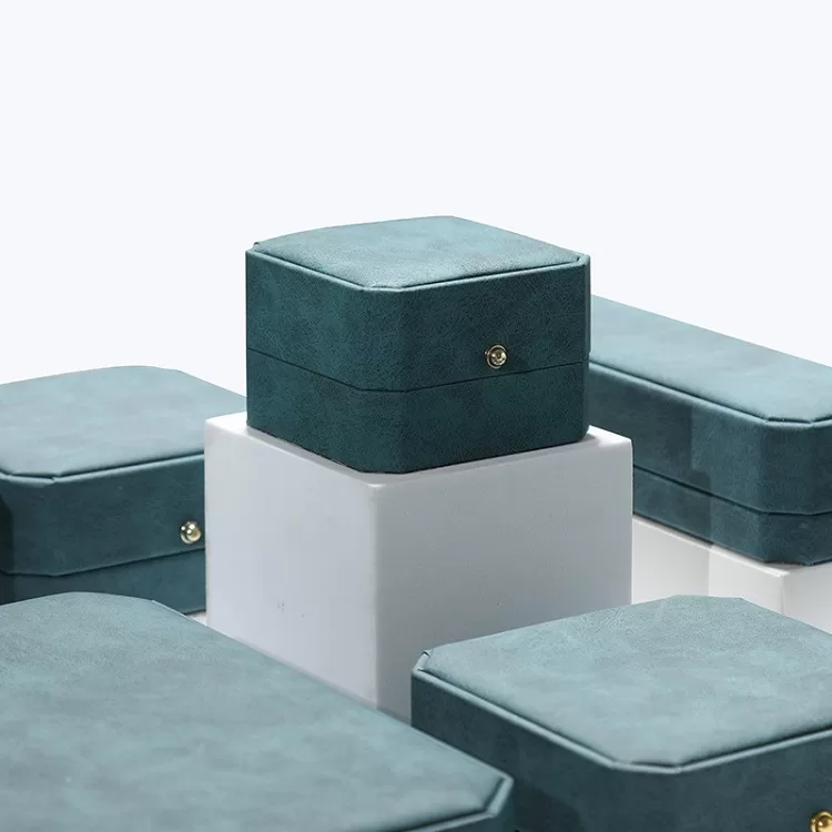 london leather jewelry box, blackbox jewellers, gold ring with box, faux leather storage box with lid