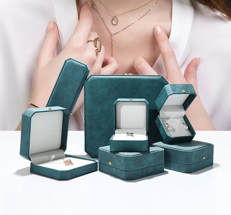 london leather jewelry box,  blackbox jewellers,  gold ring with box,  faux leather storage box with lid