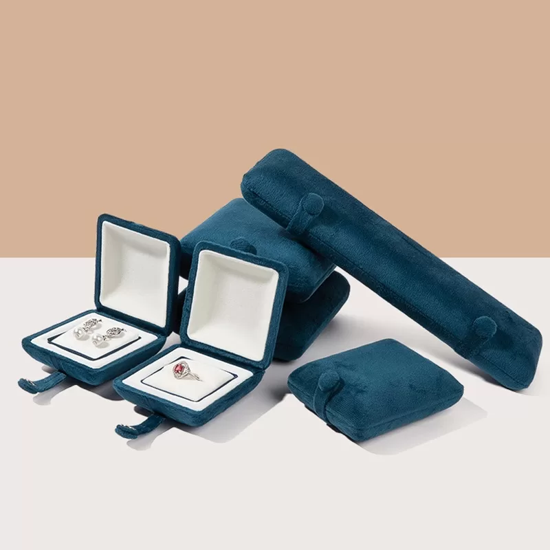 Collection of velvet shell jewelry boxes in various colors wholesale
