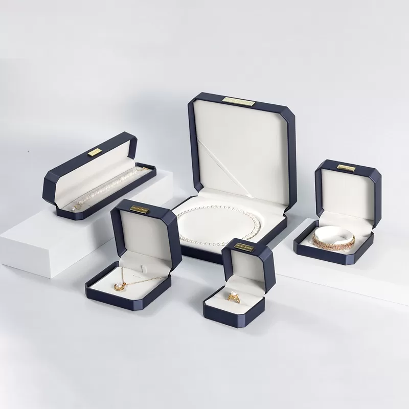 octagonal jewelry box with a velvet lining,luxury octagonal jewelry box,leather octagonal jewelry box for rings,octagonal storage box