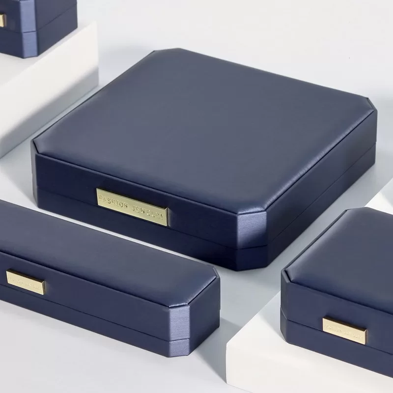 octagonal jewelry box with a velvet lining,luxury octagonal jewelry box,leather octagonal jewelry box for rings,octagonal storage box