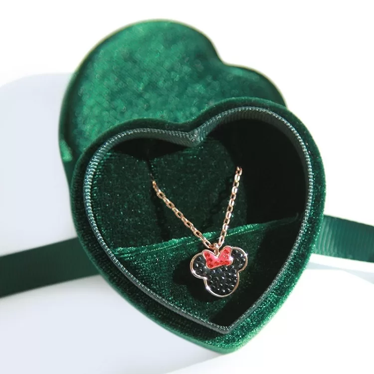 Small heart velvet pendant box for necklaces