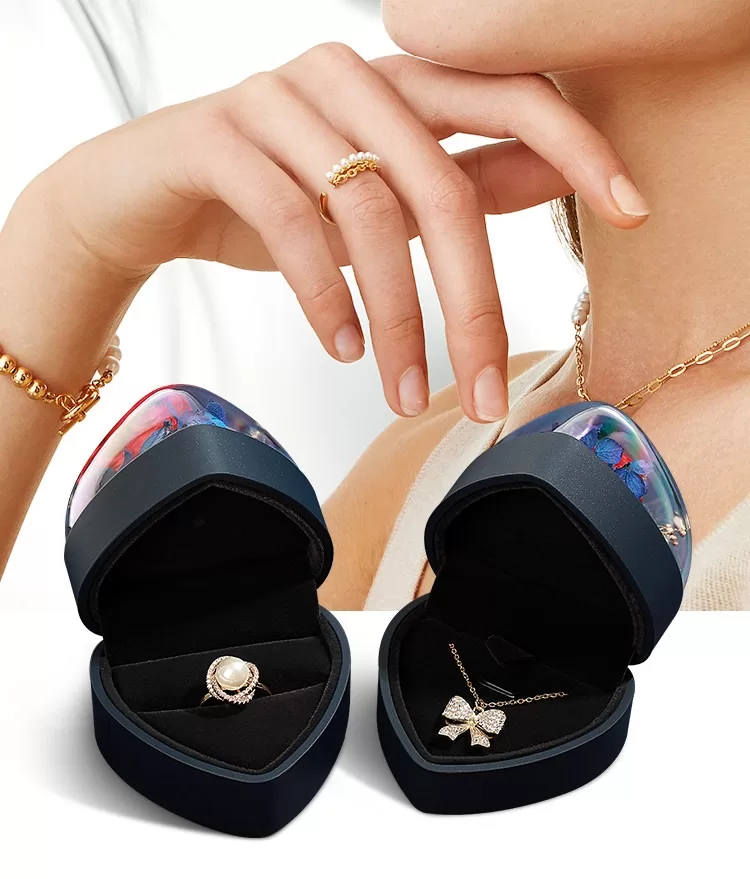 heart shaped roses,heart shaped box for flowers,heart box with roses,heart shaped rose box