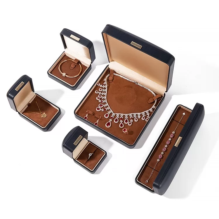 Custom pendant packaging box with gold metal branding label