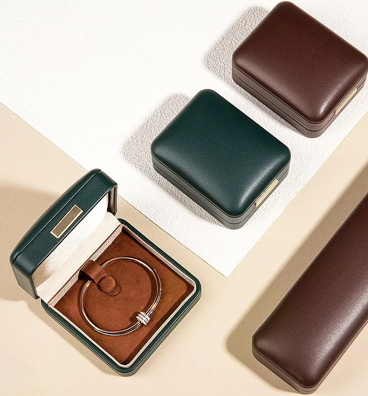 Square microfiber ring box with metal plate on lid