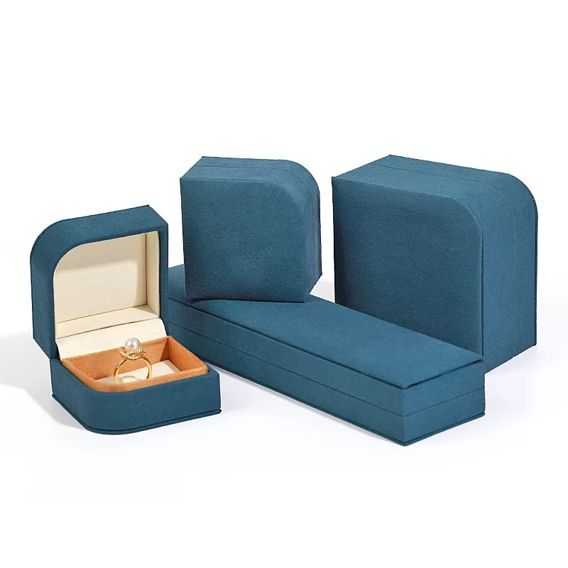 piaget ring box,piaget jewelry box,piaget possession ring,piaget necklace