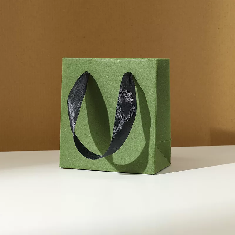 budget-friendly jewelry gift box,jewelry gift box for Valentine's Day,travel jewelry gift box,personalized jewelry gift box