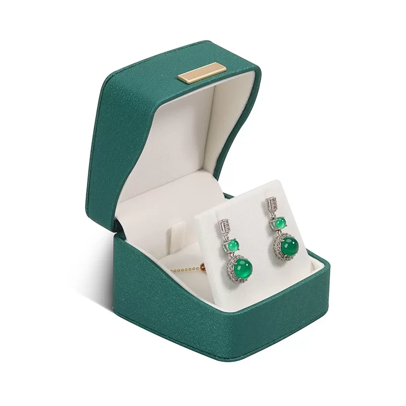 engagement box for bride,diamond jewellery box,jewellery box ireland,diamond show case