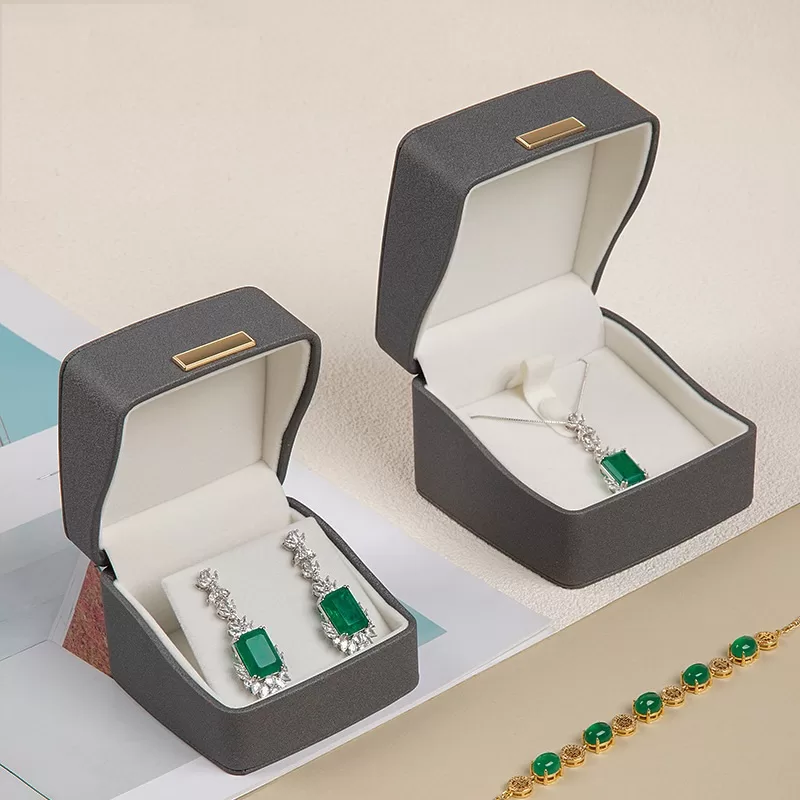 engagement box for bride,diamond jewellery box,jewellery box ireland,diamond show case