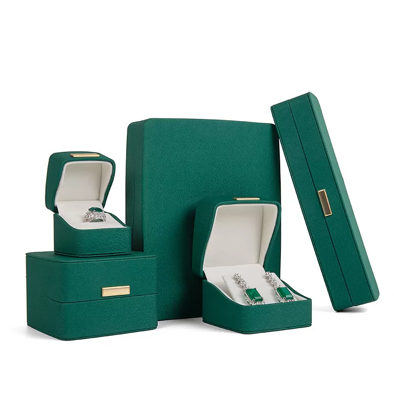 engagement box for bride,diamond jewellery box,jewellery box ireland,diamond show case