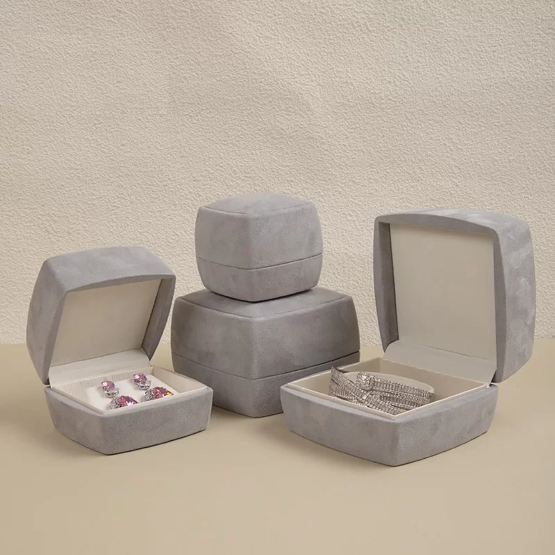 Thick edge velvet ring box wholesale with domed shape