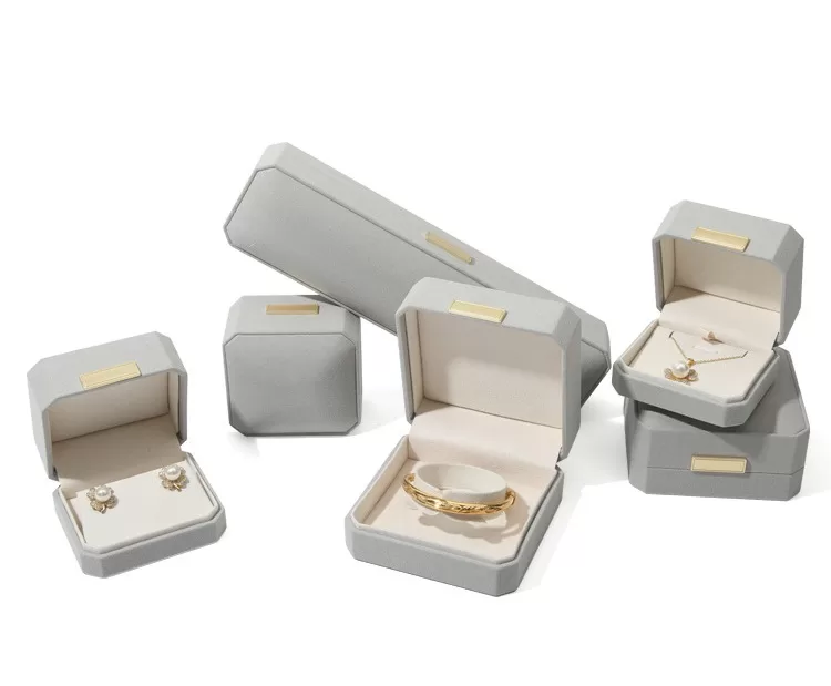 octagonal jewelry box for engagement rings,elegant octagonal jewelry box,shiny metallic octagonal jewelry box,customizable octagonal jewelry box