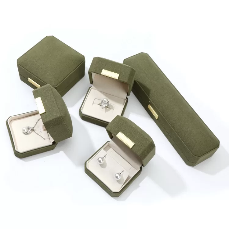 octagonal jewelry box for engagement rings,elegant octagonal jewelry box,shiny metallic octagonal jewelry box,customizable octagonal jewelry box