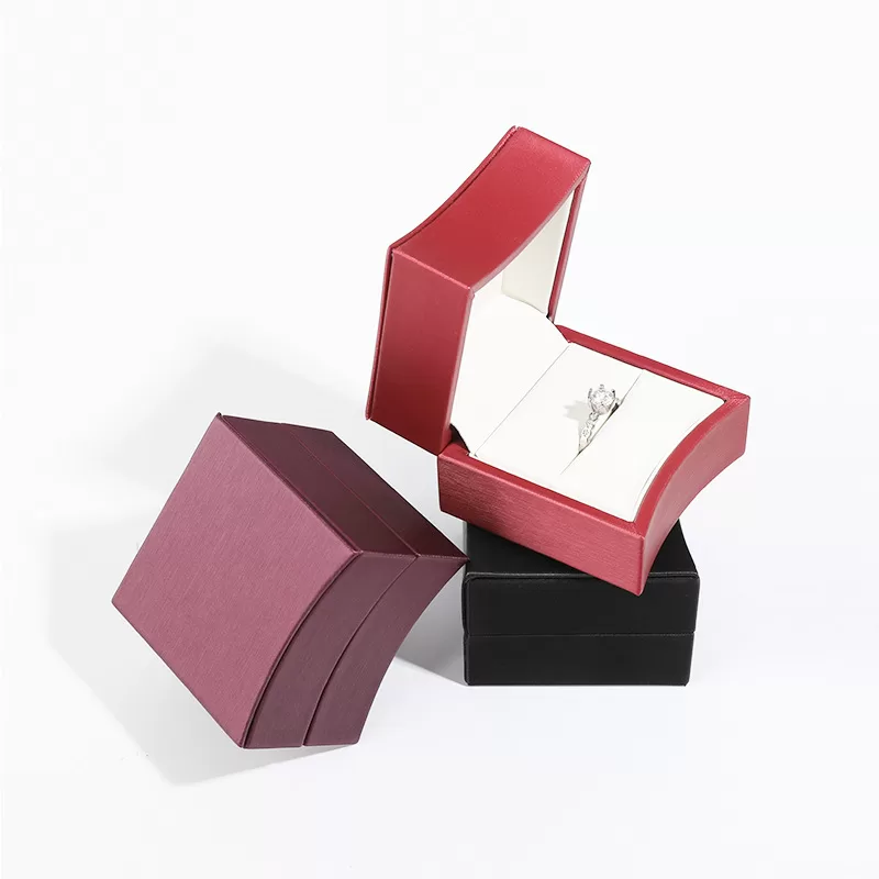 minimalist design curved jewelry box,small curved jewelry box for travel,elegant curved jewelry box,curved jewelry box for engagement rings