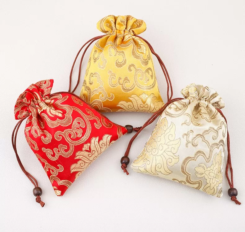 brocade double-layer drawstring pouch,jewelry pouch with flannel lining, brocade double-layer velvet-lined drawstring pouch,brocade padded drawstring pouch