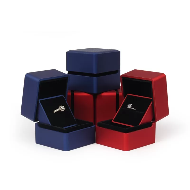 spinning jewelry box with ring trays,rotating lacquer ring box,spinning lacquered jewelry box for rings with rotating stand and glossy coating