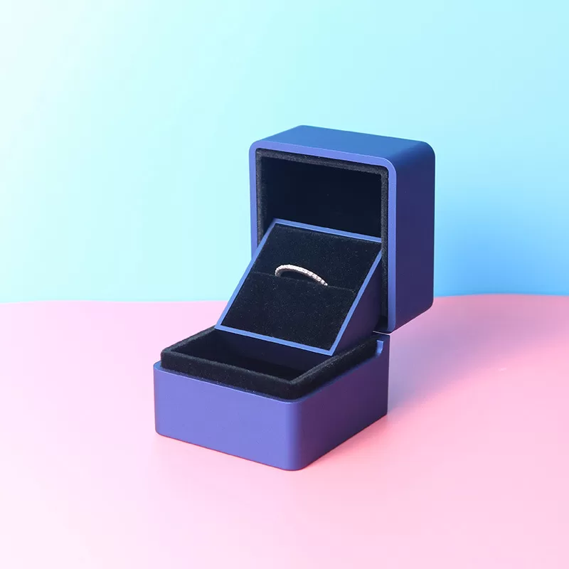 spinning jewelry box with ring trays,rotating lacquer ring box,spinning lacquered jewelry box for rings with rotating stand and glossy coating