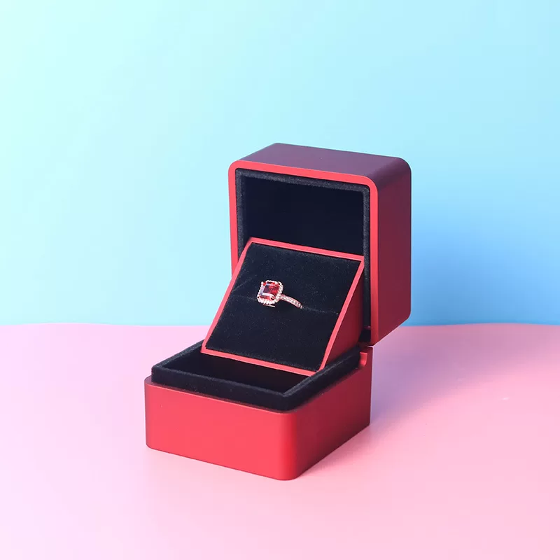 spinning jewelry box with ring trays,rotating lacquer ring box,spinning lacquered jewelry box for rings with rotating stand and glossy coating