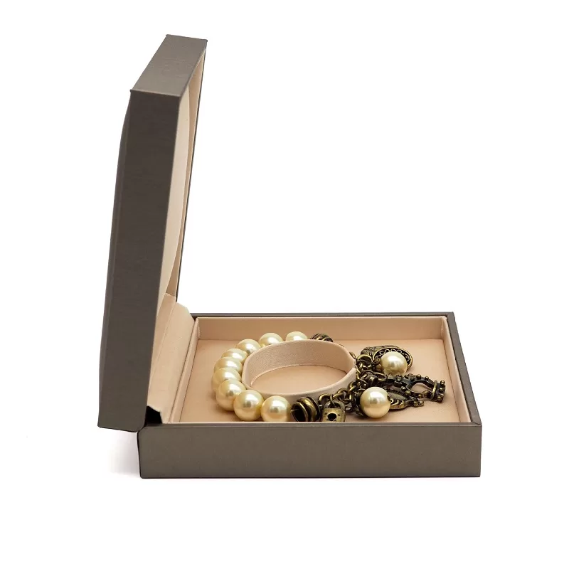 18K gold satin-lined Bulgari-style ring case,Italian luxury heirloom ring presentation box,Bulgari-inspired ring box,personalized engraved Bulgari gift box