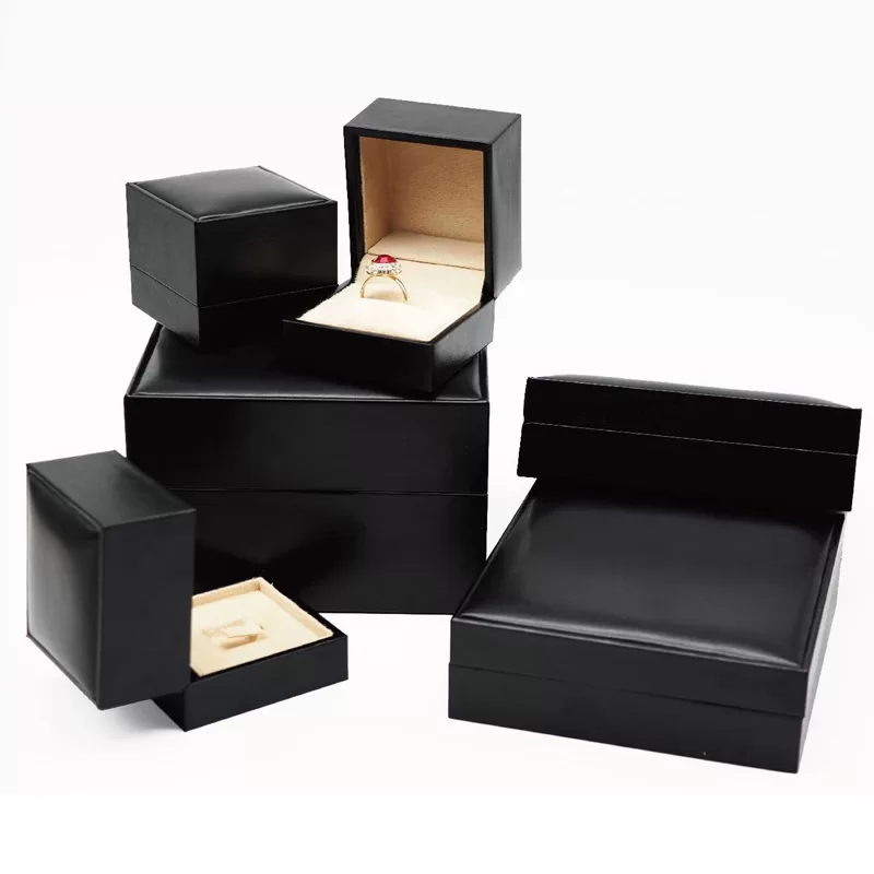 18K gold satin-lined Bulgari-style ring case,Italian luxury heirloom ring presentation box,Bulgari-inspired ring box,personalized engraved Bulgari gift box