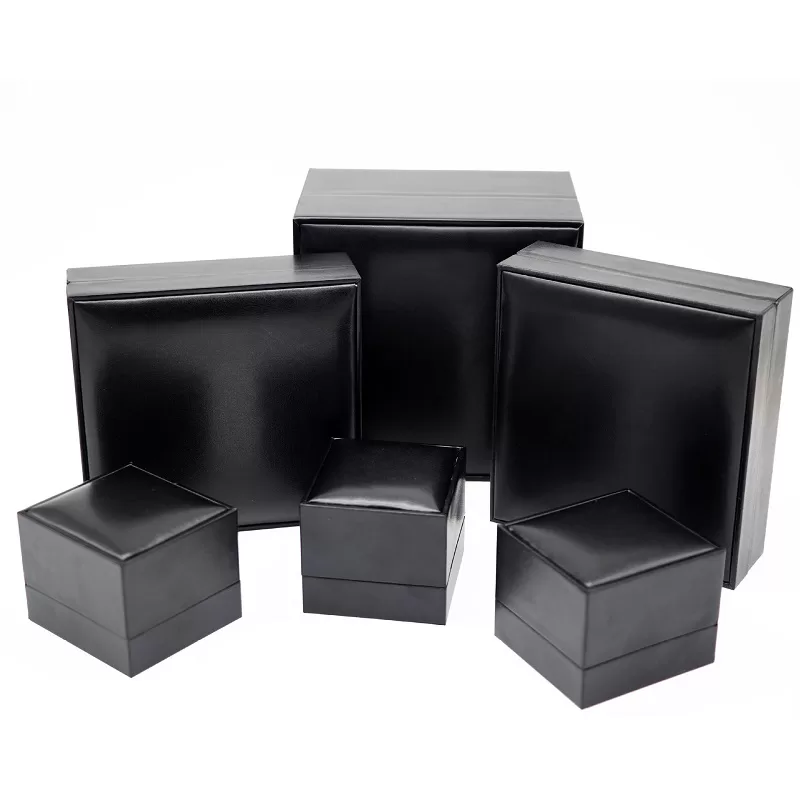 18K gold satin-lined Bulgari-style ring case,Italian luxury heirloom ring presentation box,Bulgari-inspired ring box,personalized engraved Bulgari gift box