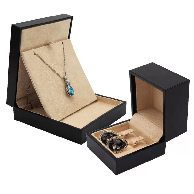 18K gold satin-lined Bulgari-style ring case,Italian luxury heirloom ring presentation box,Bulgari-inspired ring box,personalized engraved Bulgari gift box