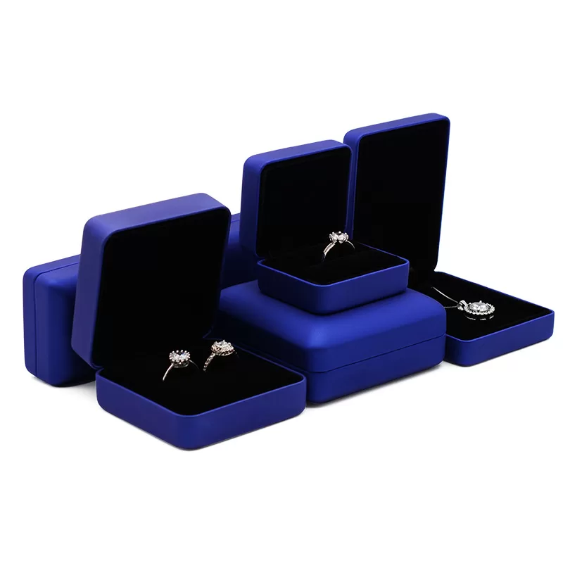 Large sapphire blue jewelry set box iron core structure