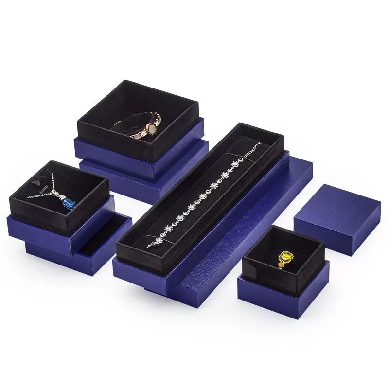 Rigid shoulder style ring box with long plush velvet