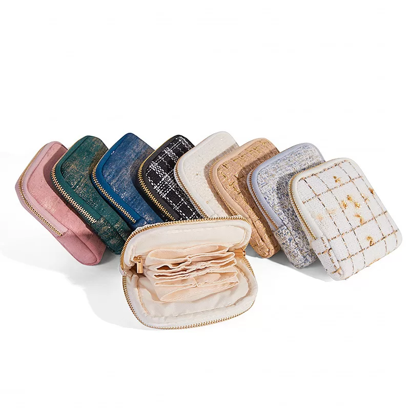 Jewelry case in Iconic Chanel Aesthetic,Luxury Chanel-inspired velvet jewelry bag,Chanel-style jewelry pouch,Chanel-inspired jewelry storage pouch