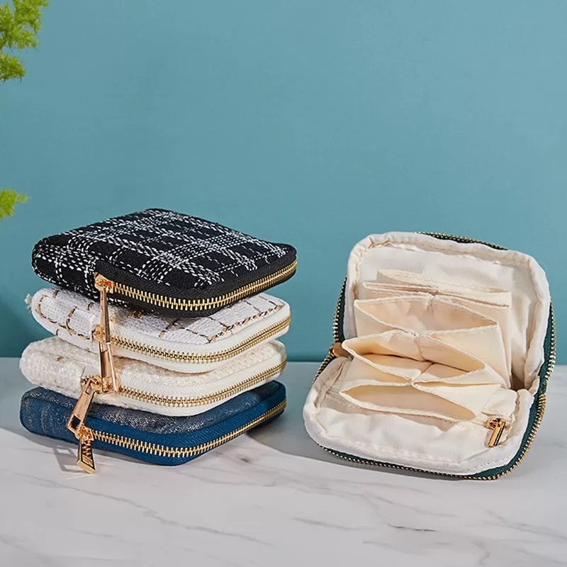 Jewelry case in Iconic Chanel Aesthetic,Luxury Chanel-inspired velvet jewelry bag,Chanel-style jewelry pouch,Chanel-inspired jewelry storage pouch