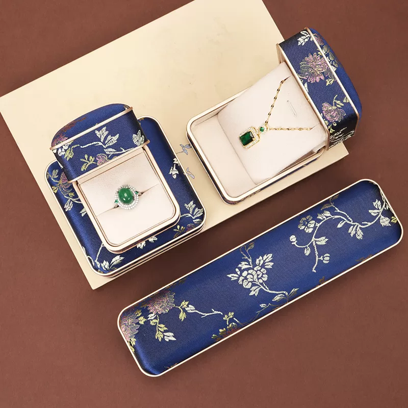 Long fabric jewelry box for necklaces